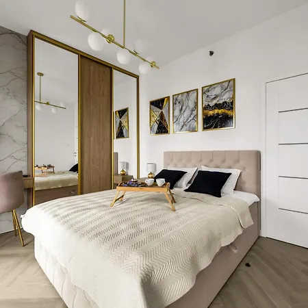 Wola - Air Con, Parking & Balcony - By Rentujemy * Warschau