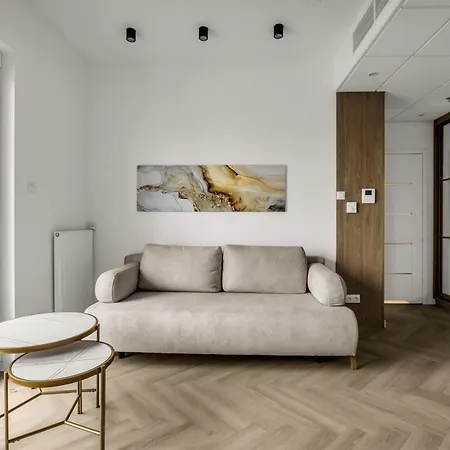 Apartment Wola - Air Con, Parking & Balcony - By Rentujemy Warschau