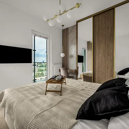 Apartment Wola - Air Con, Parking & Balcony - By Rentujemy