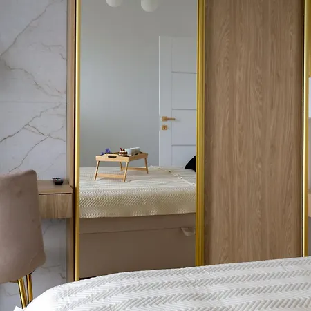 Apartment Wola - Air Con, Parking & Balcony - By Rentujemy *