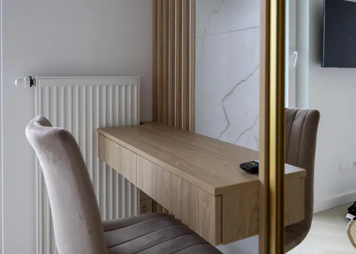 Wola - Air Con, Parking & Balcony - By Rentujemy Lejlighed