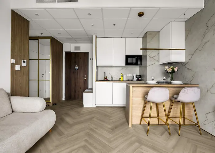 Wola - Air Con, Parking & Balcony - By Rentujemy Lejlighed