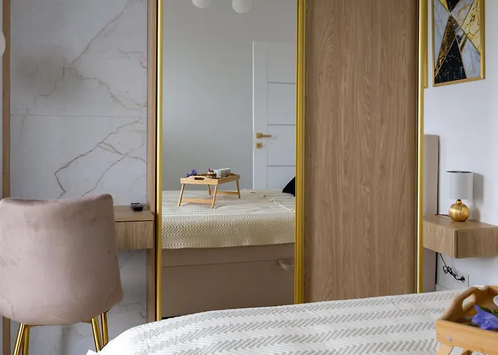 Lejlighed Wola - Air Con, Parking & Balcony - By Rentujemy *