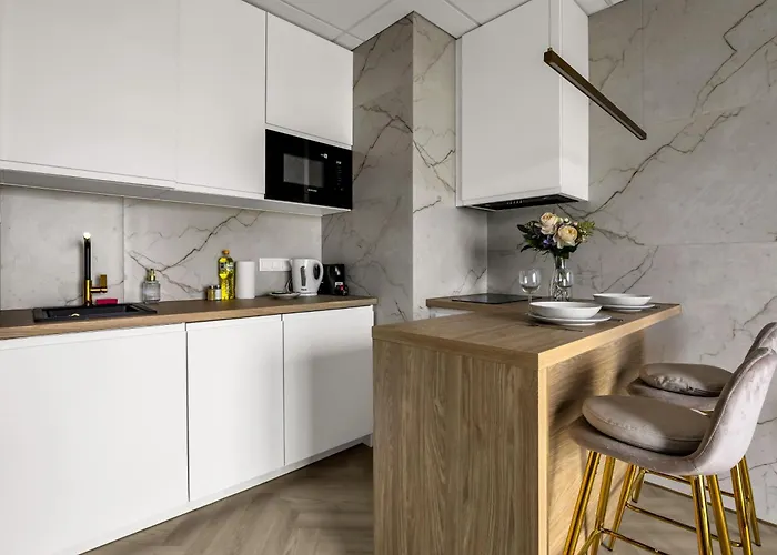 Wola - Air Con, Parking & Balcony - By Rentujemy Lejlighed *