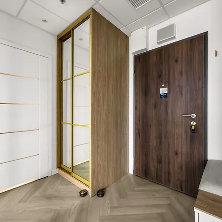 アパート Wola - Air Con, Parking & Balcony - By Rentujemy *