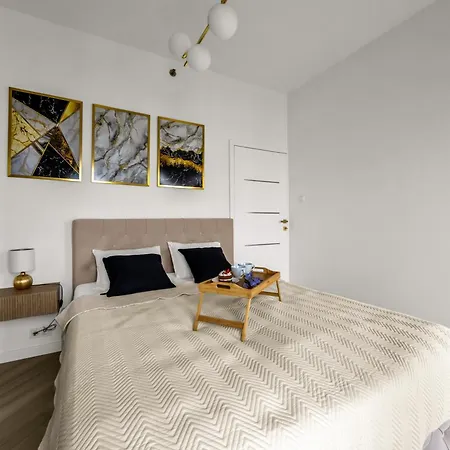 Wola - Air Con, Parking & Balcony - By Rentujemy