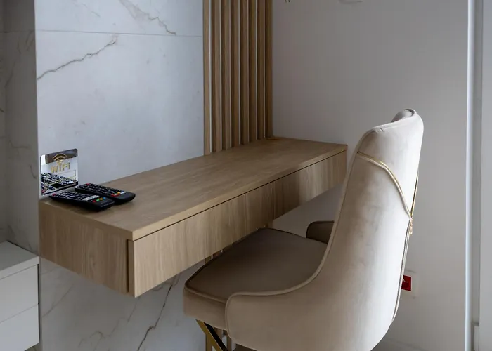 شقة Wola - Air Con, Parking & Balcony - By Rentujemy *