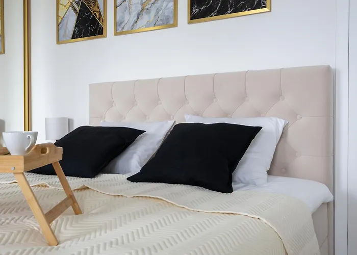 Wola - Air Con, Parking & Balcony - By Rentujemy شقة وارسو