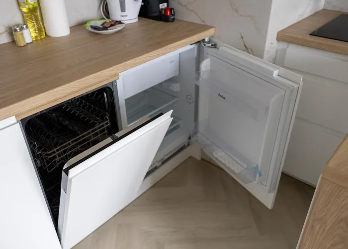 شقة Wola - Air Con, Parking & Balcony - By Rentujemy