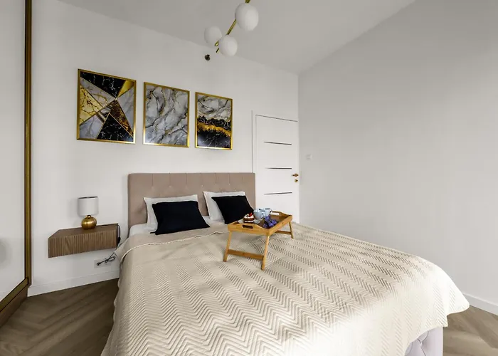 Wola - Air Con, Parking & Balcony - By Rentujemy